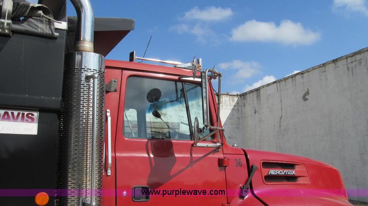 image for item G2124 1997 Ford LTLA9000 AeroMax 120 dump truck