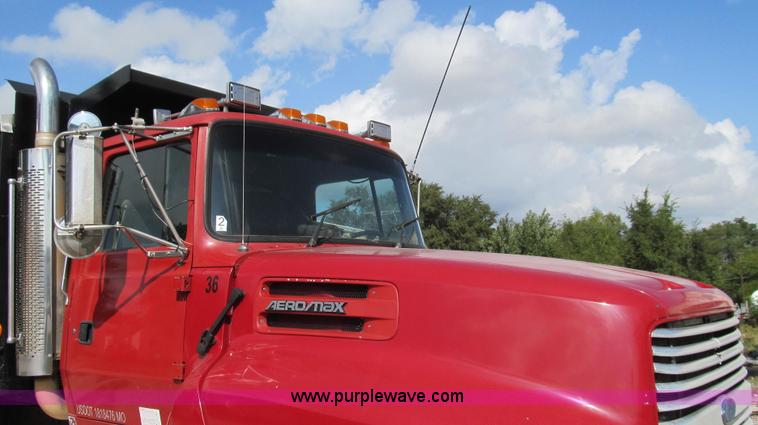 image for item G2124 1997 Ford LTLA9000 AeroMax 120 dump truck