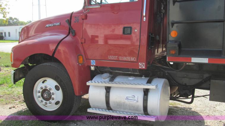 image for item G2124 1997 Ford LTLA9000 AeroMax 120 dump truck