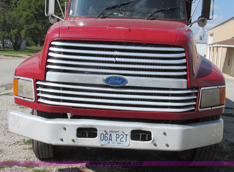image for item G2124 1997 Ford LTLA9000 AeroMax 120 dump truck