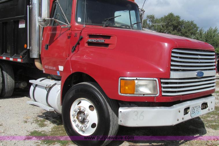 image for item G2124 1997 Ford LTLA9000 AeroMax 120 dump truck