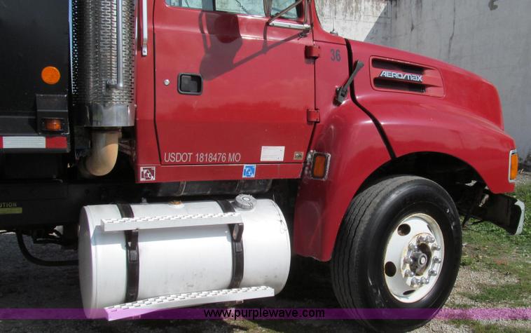 image for item G2124 1997 Ford LTLA9000 AeroMax 120 dump truck