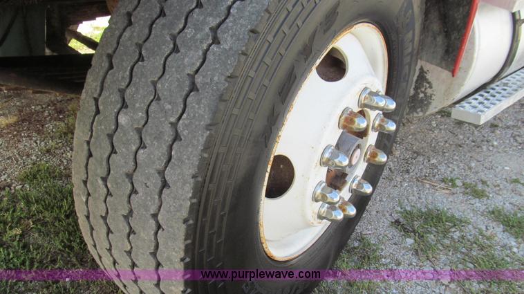 image for item G2124 1997 Ford LTLA9000 AeroMax 120 dump truck