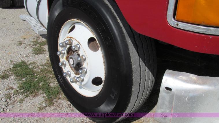 image for item G2124 1997 Ford LTLA9000 AeroMax 120 dump truck