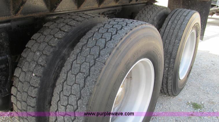 image for item G2124 1997 Ford LTLA9000 AeroMax 120 dump truck