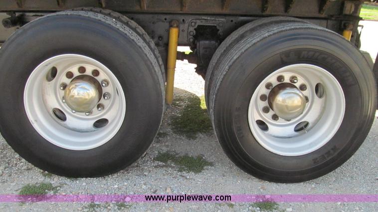 image for item G2124 1997 Ford LTLA9000 AeroMax 120 dump truck