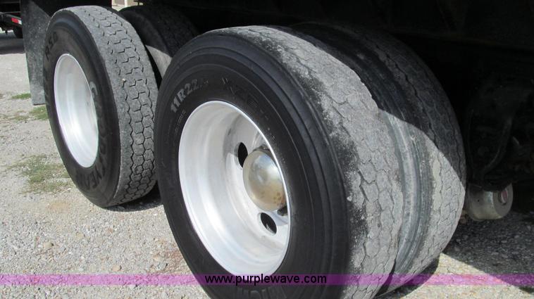 image for item G2124 1997 Ford LTLA9000 AeroMax 120 dump truck