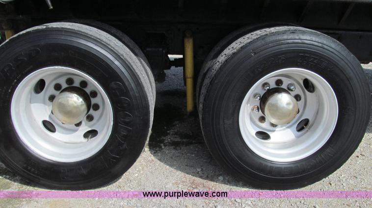 image for item G2124 1997 Ford LTLA9000 AeroMax 120 dump truck