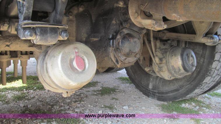 image for item G2124 1997 Ford LTLA9000 AeroMax 120 dump truck