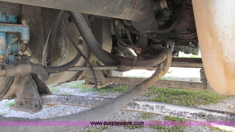 image for item G2124 1997 Ford LTLA9000 AeroMax 120 dump truck