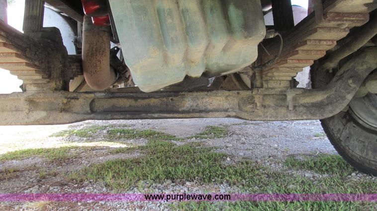 image for item G2124 1997 Ford LTLA9000 AeroMax 120 dump truck