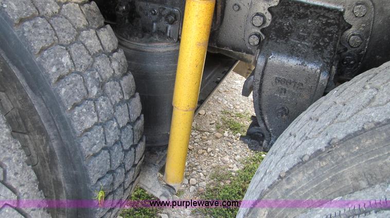 image for item G2124 1997 Ford LTLA9000 AeroMax 120 dump truck