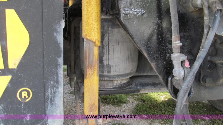 image for item G2124 1997 Ford LTLA9000 AeroMax 120 dump truck