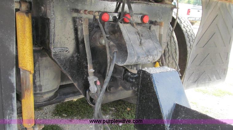 image for item G2124 1997 Ford LTLA9000 AeroMax 120 dump truck