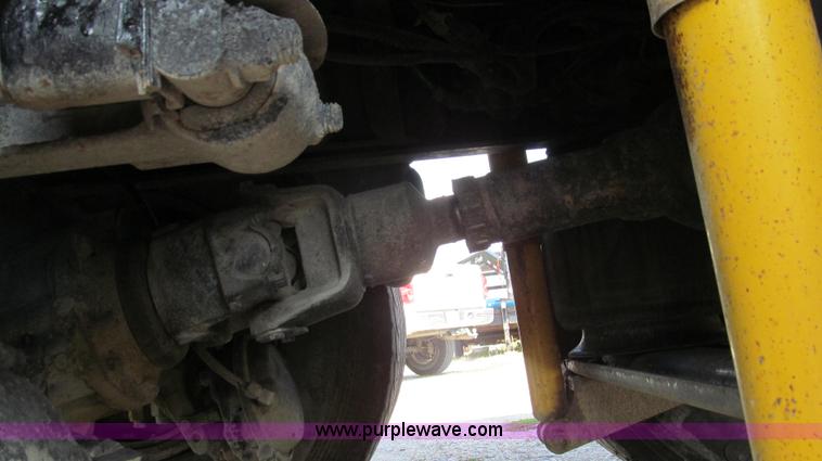 image for item G2124 1997 Ford LTLA9000 AeroMax 120 dump truck