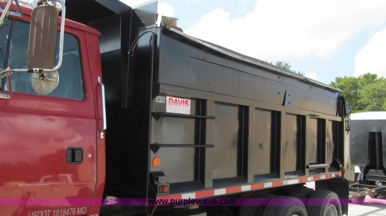 image for item G2124 1997 Ford LTLA9000 AeroMax 120 dump truck