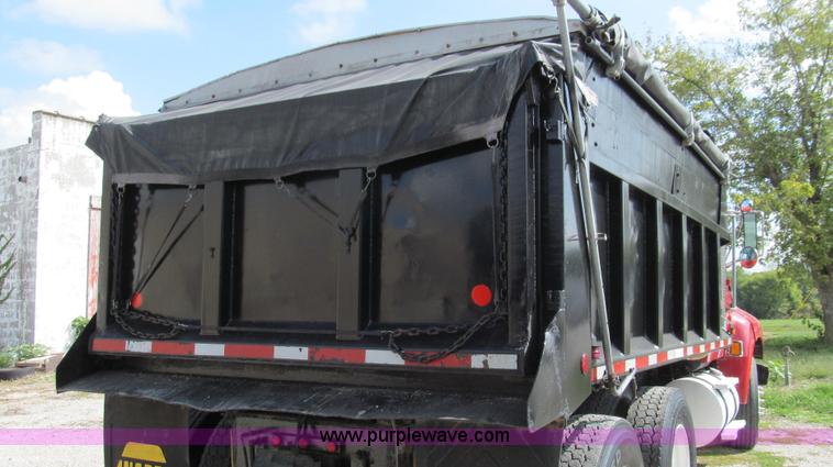 image for item G2124 1997 Ford LTLA9000 AeroMax 120 dump truck