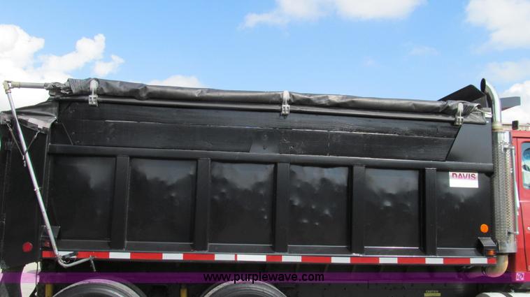 image for item G2124 1997 Ford LTLA9000 AeroMax 120 dump truck