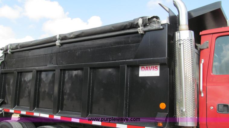 image for item G2124 1997 Ford LTLA9000 AeroMax 120 dump truck