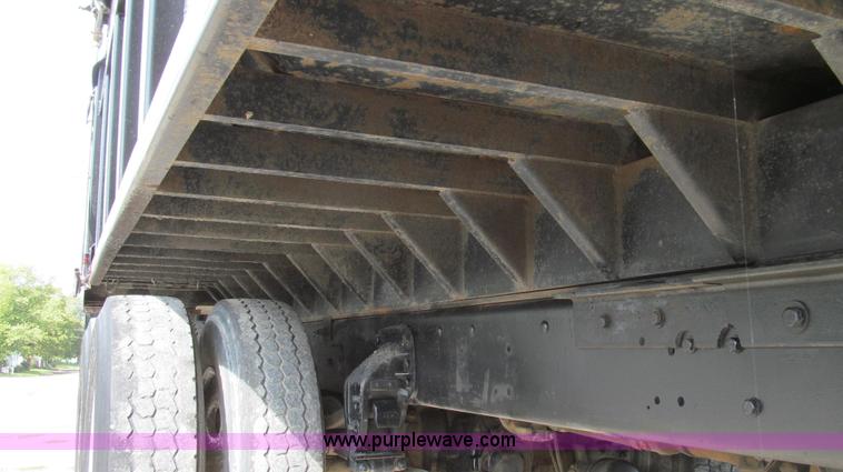 image for item G2124 1997 Ford LTLA9000 AeroMax 120 dump truck