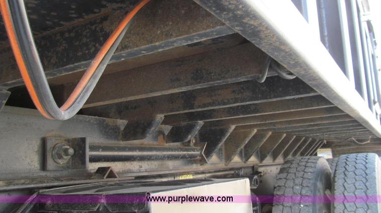 image for item G2124 1997 Ford LTLA9000 AeroMax 120 dump truck