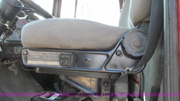 image for item G2124 1997 Ford LTLA9000 AeroMax 120 dump truck