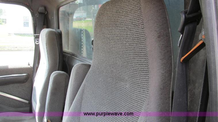 image for item G2124 1997 Ford LTLA9000 AeroMax 120 dump truck