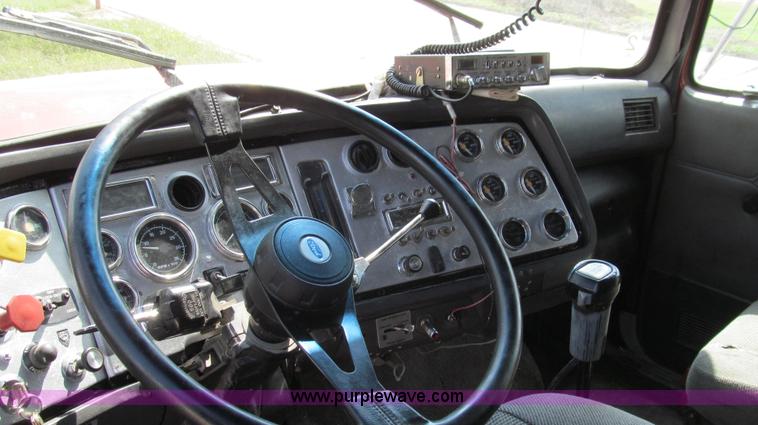 image for item G2124 1997 Ford LTLA9000 AeroMax 120 dump truck