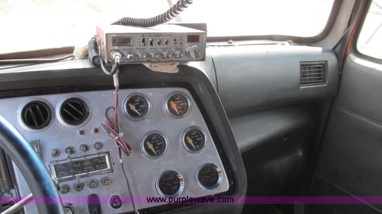 image for item G2124 1997 Ford LTLA9000 AeroMax 120 dump truck