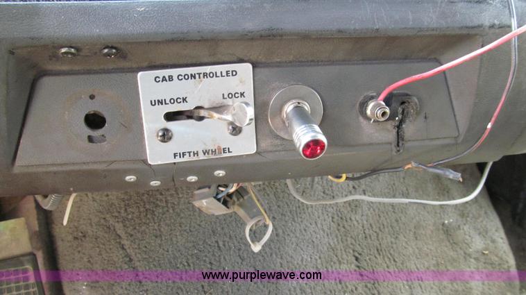 image for item G2124 1997 Ford LTLA9000 AeroMax 120 dump truck