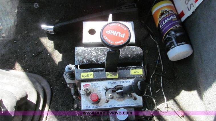 image for item G2124 1997 Ford LTLA9000 AeroMax 120 dump truck