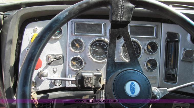 image for item G2124 1997 Ford LTLA9000 AeroMax 120 dump truck