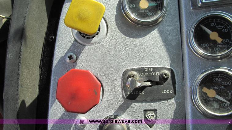 image for item G2124 1997 Ford LTLA9000 AeroMax 120 dump truck