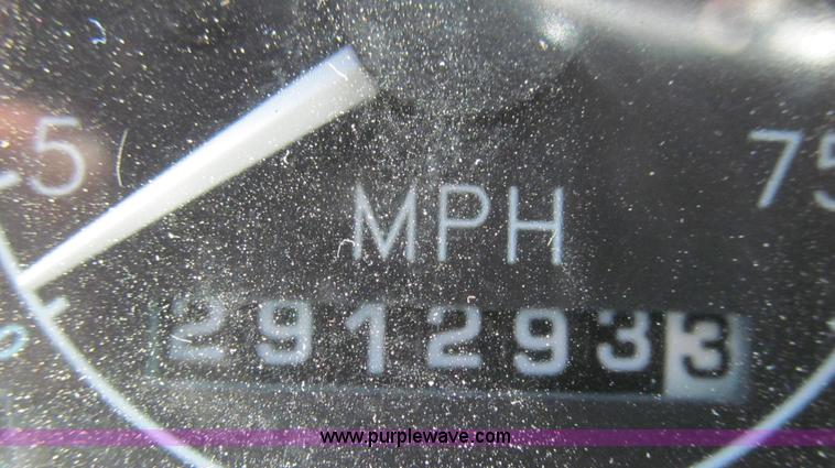 image for item G2124 1997 Ford LTLA9000 AeroMax 120 dump truck