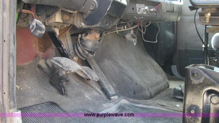 image for item G2124 1997 Ford LTLA9000 AeroMax 120 dump truck