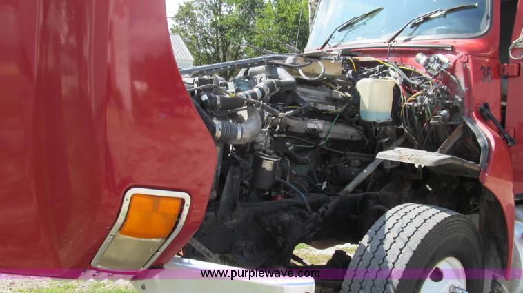 image for item G2124 1997 Ford LTLA9000 AeroMax 120 dump truck