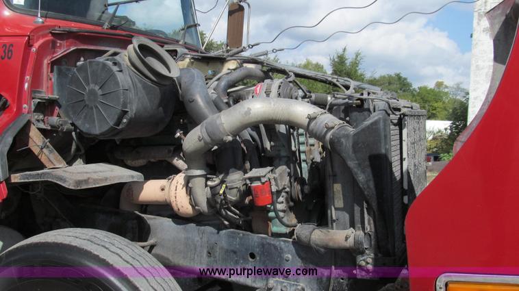 image for item G2124 1997 Ford LTLA9000 AeroMax 120 dump truck