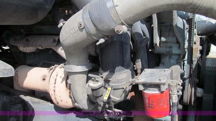 image for item G2124 1997 Ford LTLA9000 AeroMax 120 dump truck