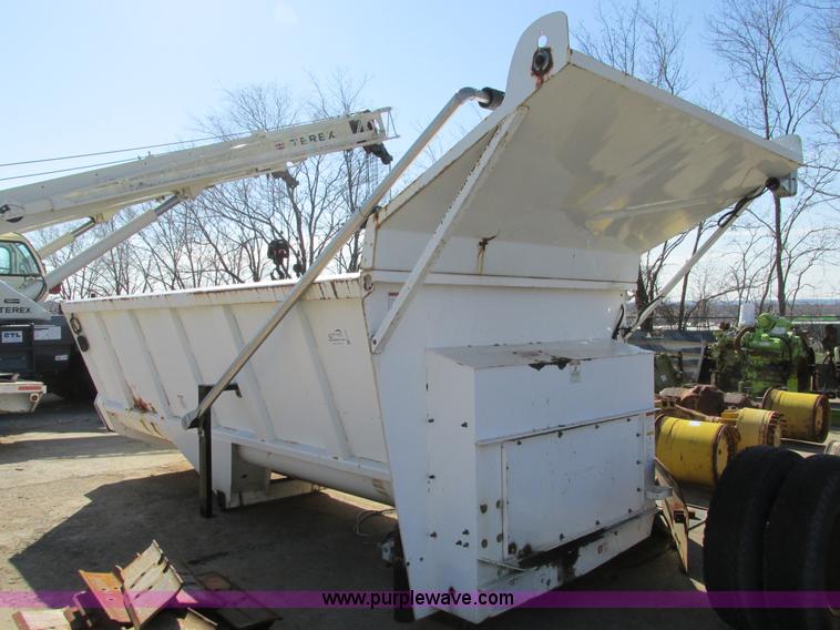 image for item G3007 Hydraulic drive feed bed with electric tarp