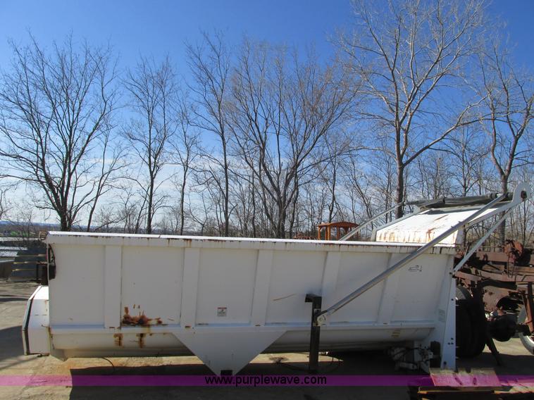 image for item G3007 Hydraulic drive feed bed with electric tarp