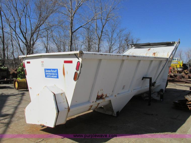 image for item G3007 Hydraulic drive feed bed with electric tarp