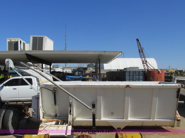 image for item G3007 Hydraulic drive feed bed with electric tarp