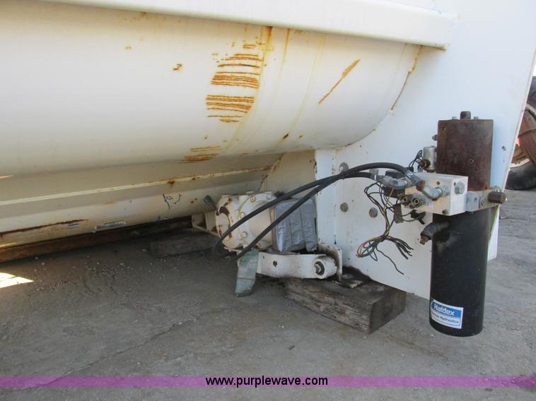 image for item G3007 Hydraulic drive feed bed with electric tarp