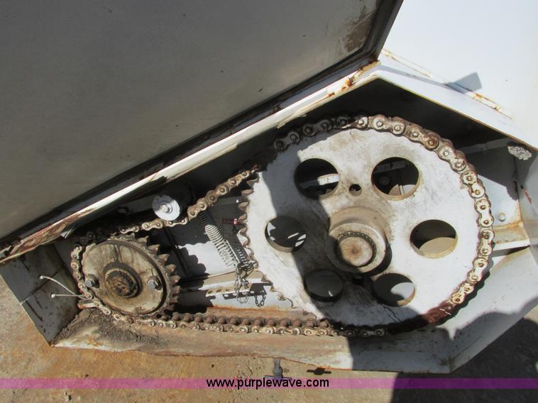 image for item G3007 Hydraulic drive feed bed with electric tarp