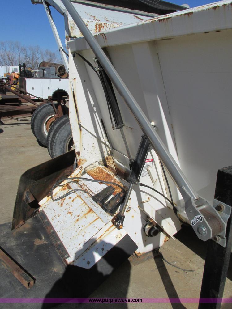 image for item G3007 Hydraulic drive feed bed with electric tarp