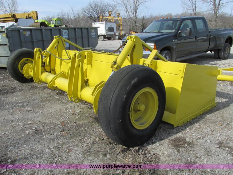 image for item G3044 18' pull behind box blade