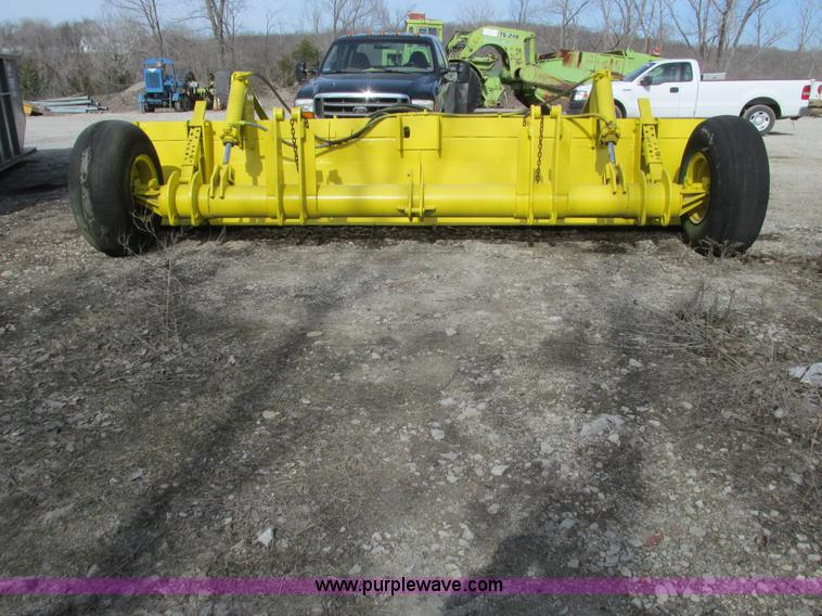 image for item G3044 18' pull behind box blade