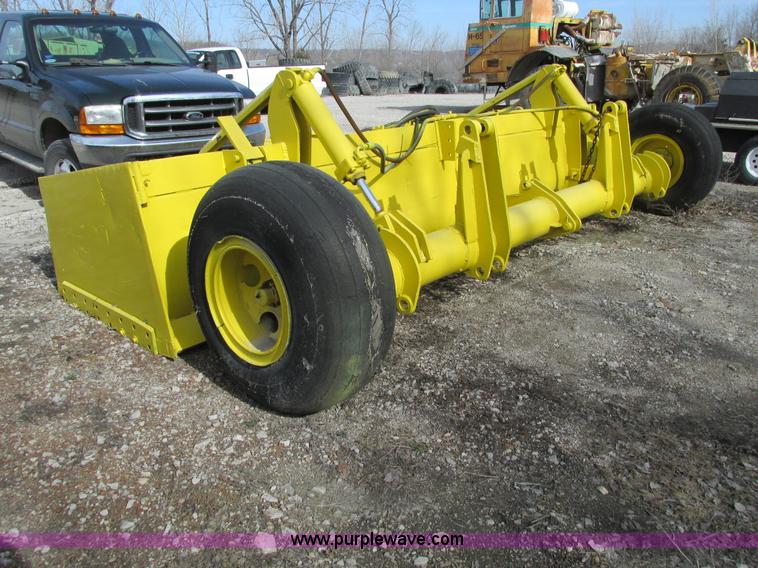 image for item G3044 18' pull behind box blade