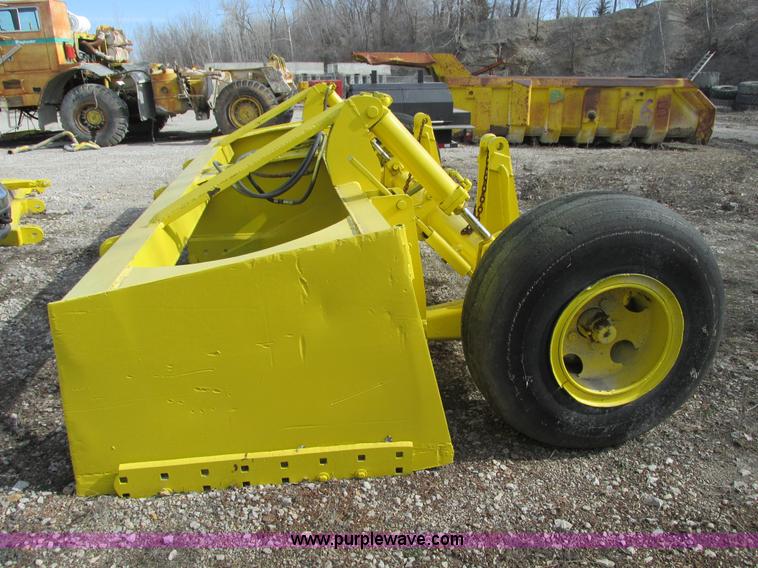 image for item G3044 18' pull behind box blade