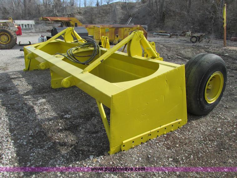 image for item G3044 18' pull behind box blade